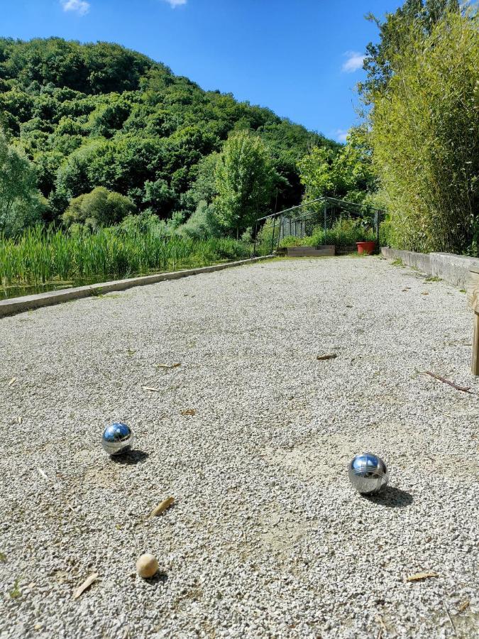 Les Pieds Dans L'Eau, Gite La Source Lachapelle-Auzac Esterno foto
